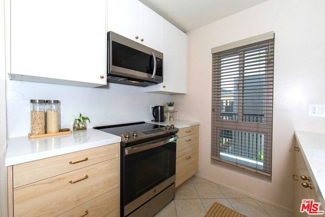 6001 Canterbury Drive 303, Culver City, CA 90230