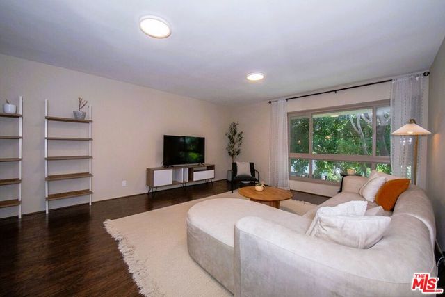 6001 Canterbury Drive 303, Culver City, CA 90230