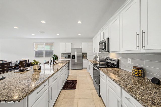2516 W SEAVER Avenue, Apache Junction, AZ 85120