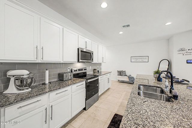 2516 W SEAVER Avenue, Apache Junction, AZ 85120