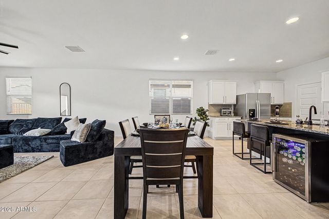 2516 W SEAVER Avenue, Apache Junction, AZ 85120