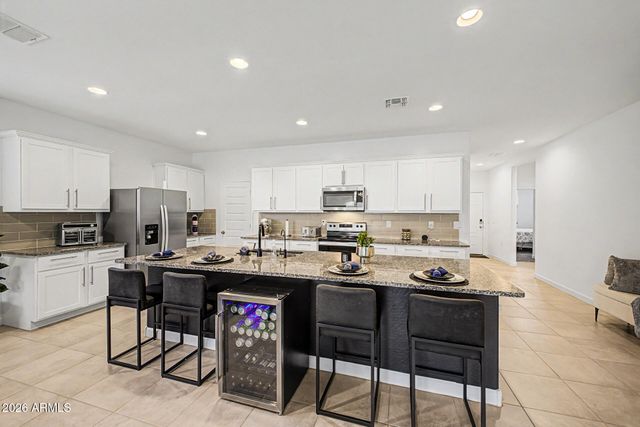 2516 W SEAVER Avenue, Apache Junction, AZ 85120