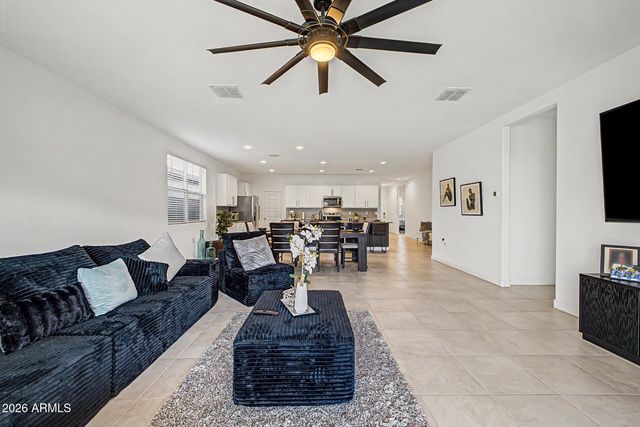 2516 W SEAVER Avenue, Apache Junction, AZ 85120