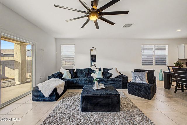 2516 W SEAVER Avenue, Apache Junction, AZ 85120