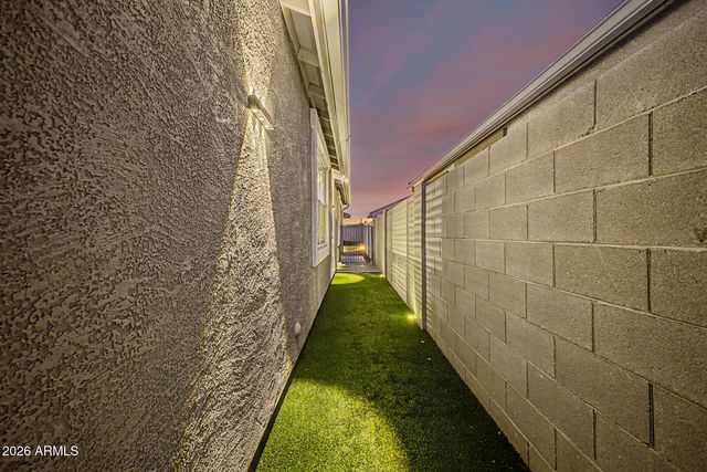 2516 W SEAVER Avenue, Apache Junction, AZ 85120