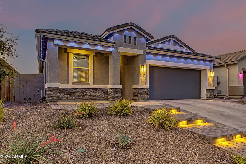 2516 W SEAVER Avenue, Apache Junction, AZ 85120 — photo 2