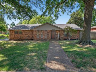 1000 Meadow Drive, Bartlesville, OK 74006
