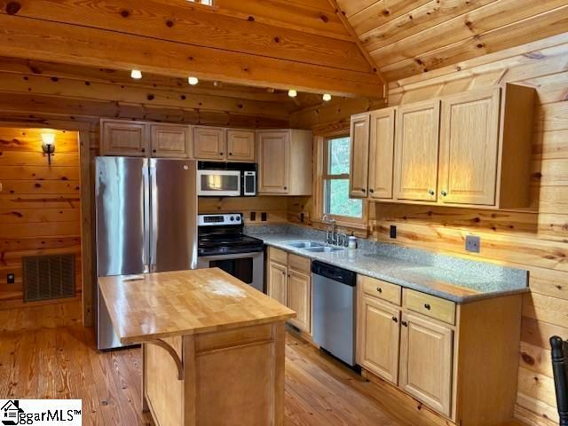 17 River Rock Court, Cleveland, SC 29635