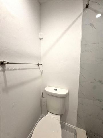 1511 NE 42nd Street, Pompano Beach, FL 33064