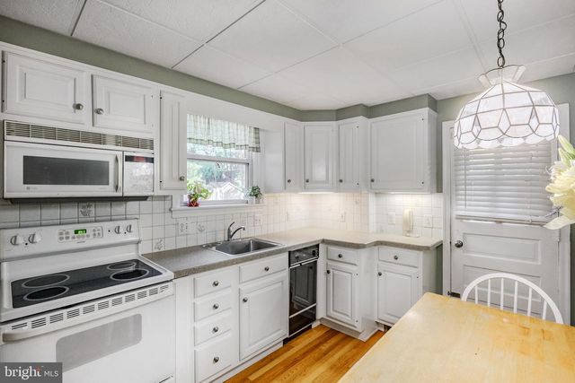 2605 WOODLEIGH RD, Havertown, PA 19083