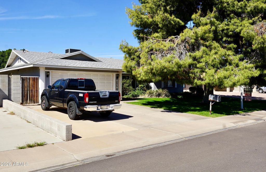 Image 3 of property listing at 6756 S Oak Street, Tempe, AZ 85283