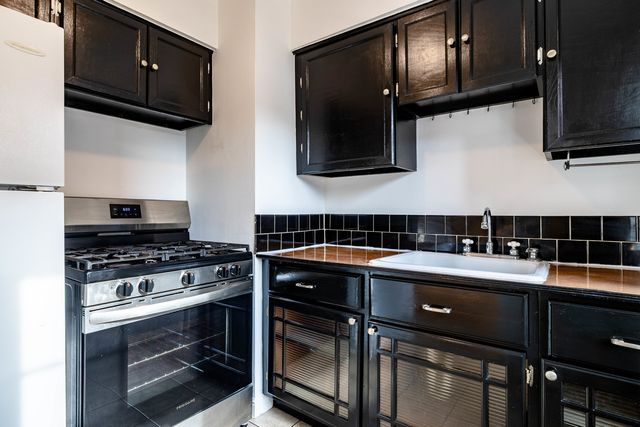 506 Bonnie Brae Place 1G, River Forest, IL 60305