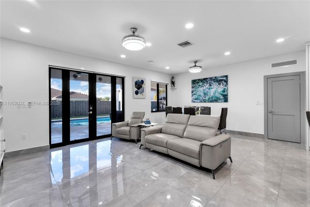 12716 SW 224th St, Miami, FL 33170