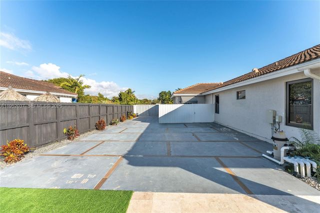 12716 SW 224th St, Miami, FL 33170