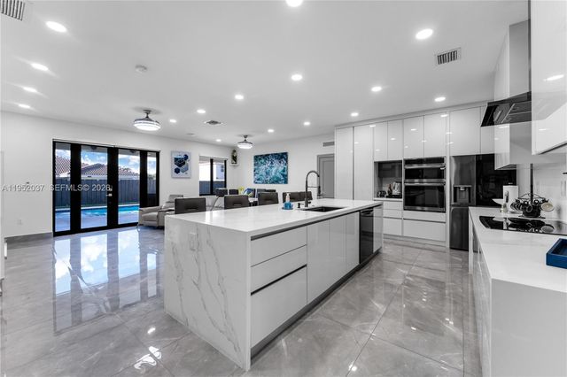 12716 SW 224th St, Miami, FL 33170