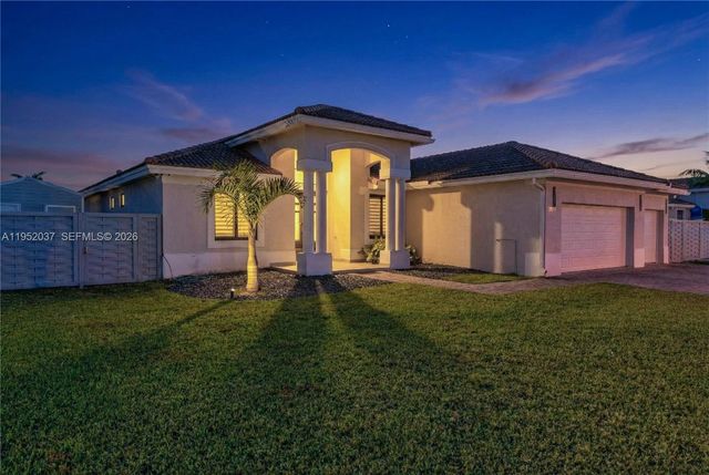 12716 SW 224th St, Miami, FL 33170