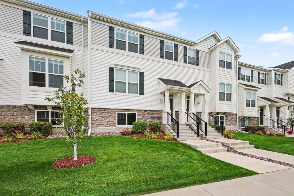 7508 38th Street N, Oakdale, MN 55128 — photo 2