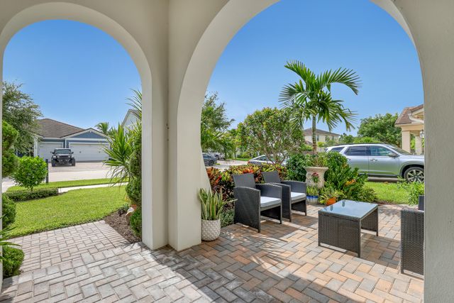 1047 Ember Ridge Run, Loxahatchee, FL 33470