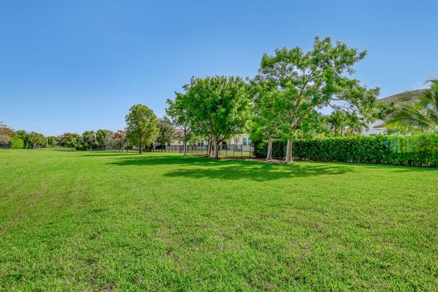 1047 Ember Ridge Run, Loxahatchee, FL 33470