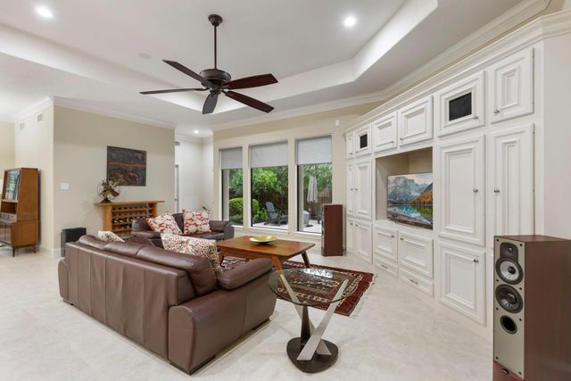 326 S Silvershire Circle, The Woodlands, TX 77381