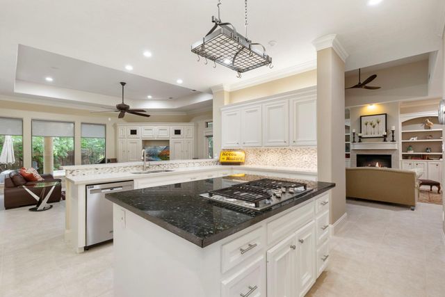 326 S Silvershire Circle, The Woodlands, TX 77381