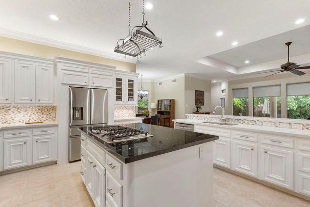 326 S Silvershire Circle, The Woodlands, TX 77381