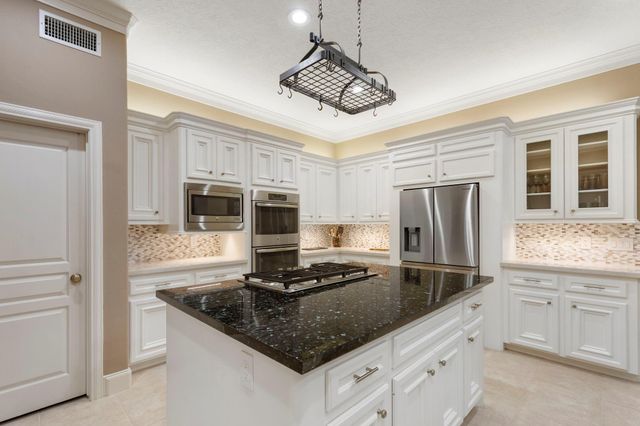 326 S Silvershire Circle, The Woodlands, TX 77381