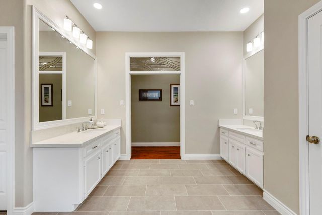 326 S Silvershire Circle, The Woodlands, TX 77381
