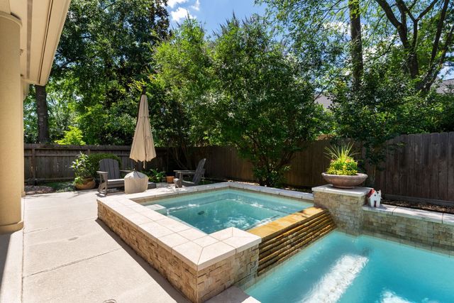326 S Silvershire Circle, The Woodlands, TX 77381