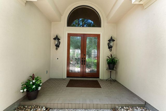 326 S Silvershire Circle, The Woodlands, TX 77381