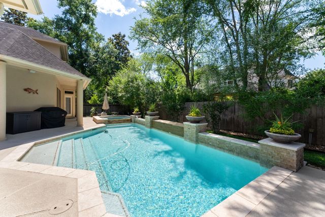 326 S Silvershire Circle, The Woodlands, TX 77381