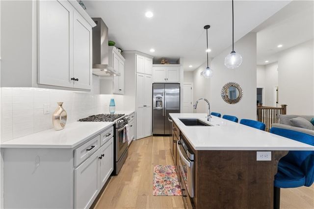 792 NE Algonquin Street, Lee's Summit, MO 64064