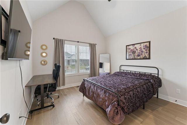 792 NE Algonquin Street, Lee's Summit, MO 64064