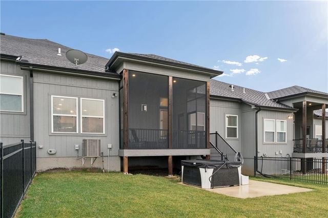 792 NE Algonquin Street, Lee's Summit, MO 64064