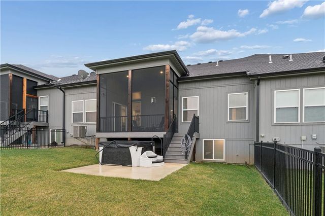 792 NE Algonquin Street, Lee's Summit, MO 64064