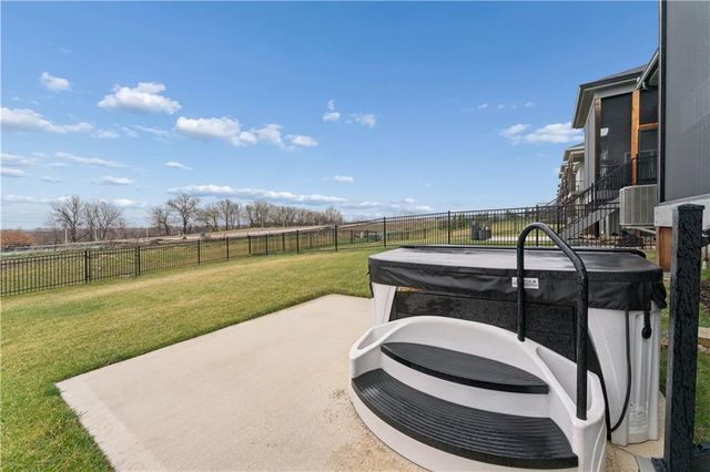 792 NE Algonquin Street, Lee's Summit, MO 64064