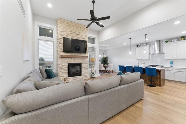 792 NE Algonquin Street, Lee's Summit, MO 64064