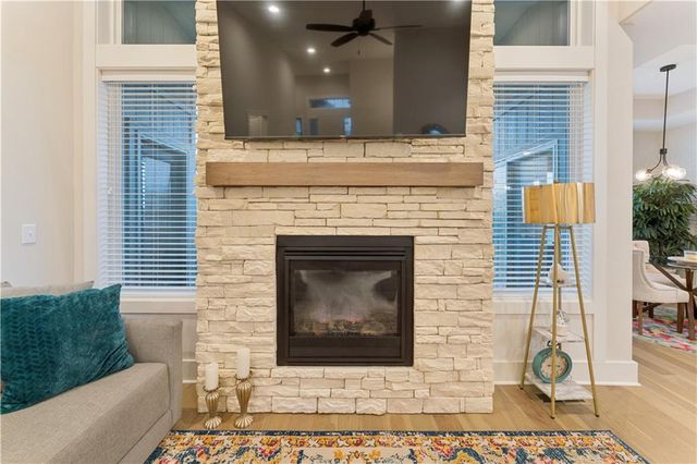 792 NE Algonquin Street, Lee's Summit, MO 64064