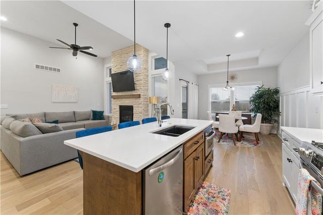 792 NE Algonquin Street, Lee's Summit, MO 64064