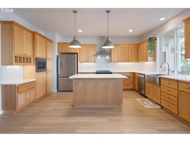 3488 RIVER HEIGHTS Dr, Springfield, OR 97477