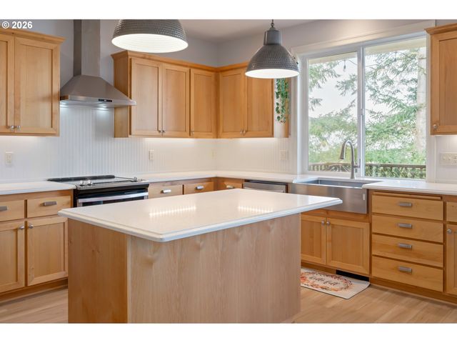 3488 RIVER HEIGHTS Dr, Springfield, OR 97477