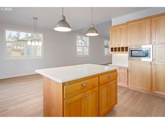 3488 RIVER HEIGHTS Dr, Springfield, OR 97477