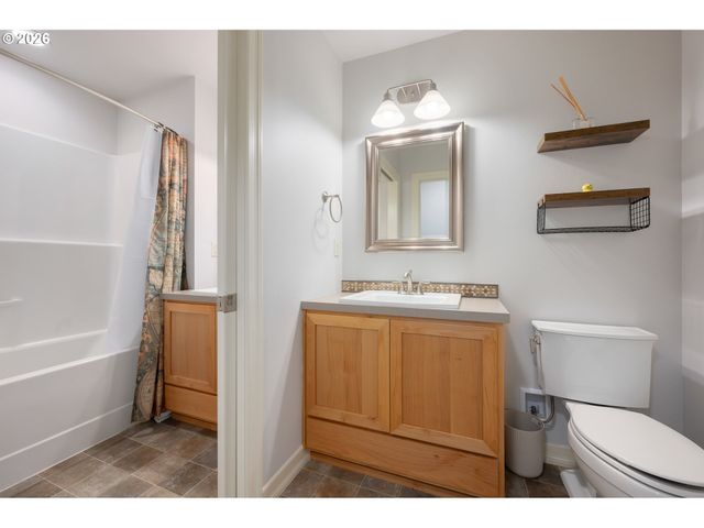 3488 RIVER HEIGHTS Dr, Springfield, OR 97477