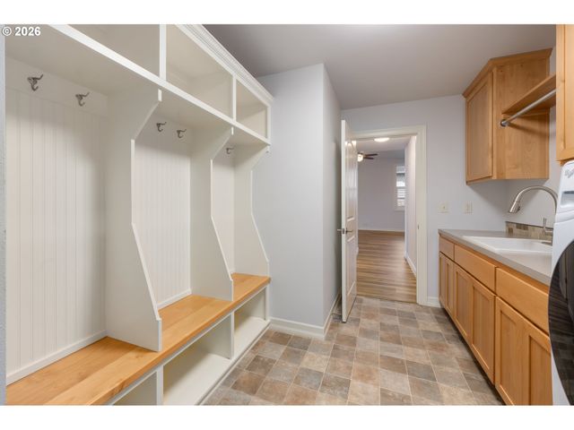 3488 RIVER HEIGHTS Dr, Springfield, OR 97477