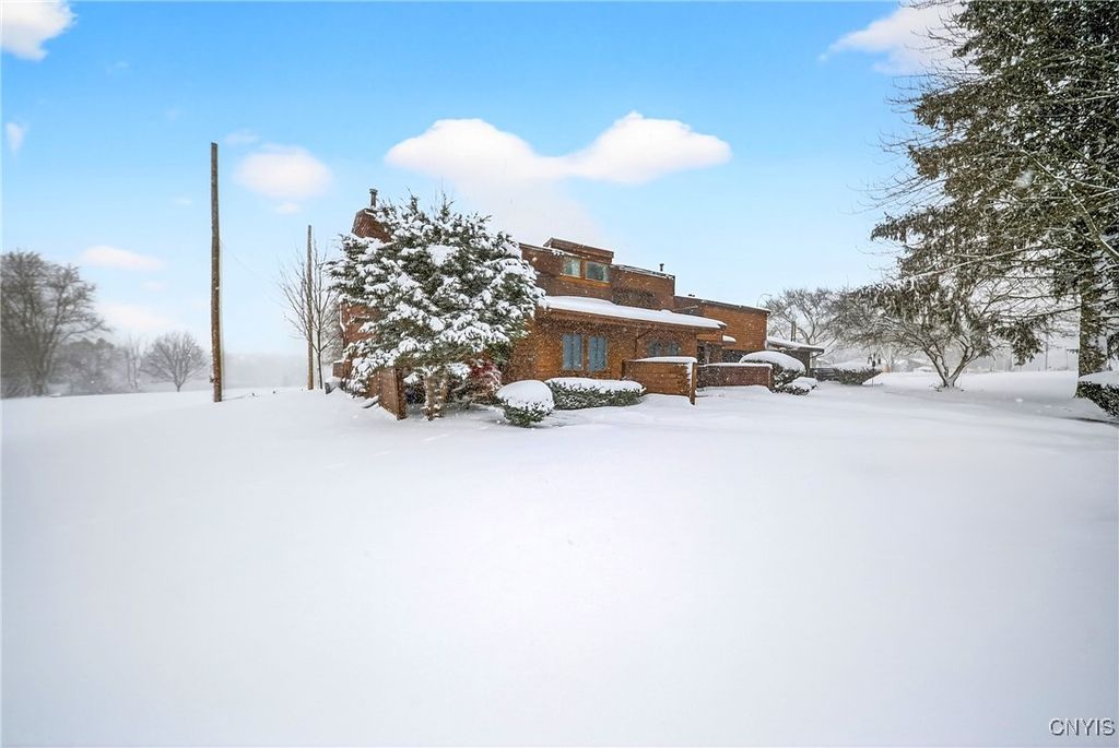 637 Village Blvd North, Van Buren, NY 13027