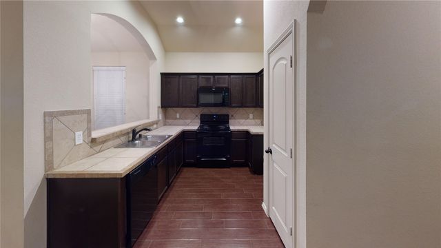 305 Orbit Drive, Lavon, TX 75166