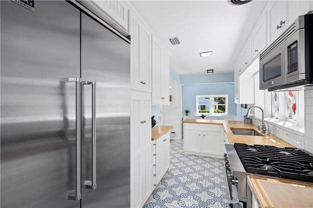 500 Acacia, Corona Del Mar, CA 92625