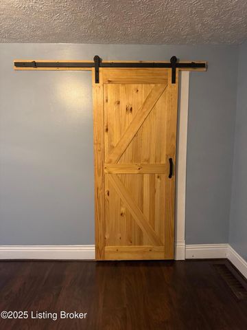 216 N 25th St, Louisville, KY 40212