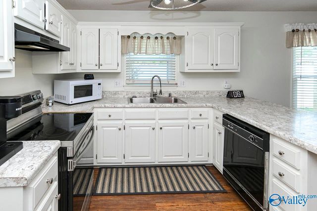 301 Woodridge Drive SW, Decatur, AL 35601