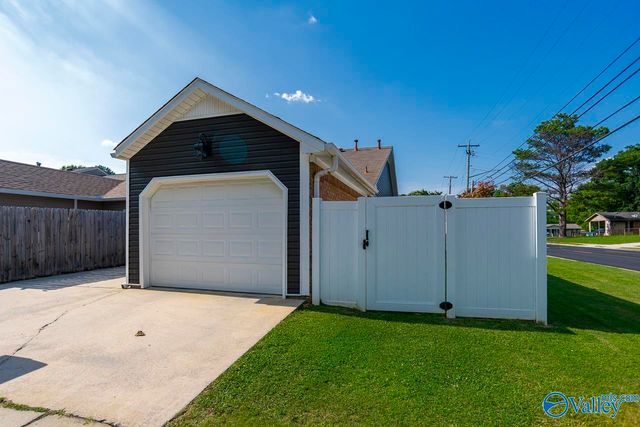 301 Woodridge Drive SW, Decatur, AL 35601